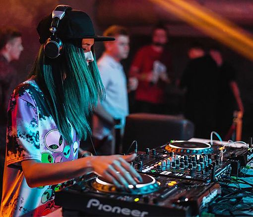 Welcome: Miss Monique